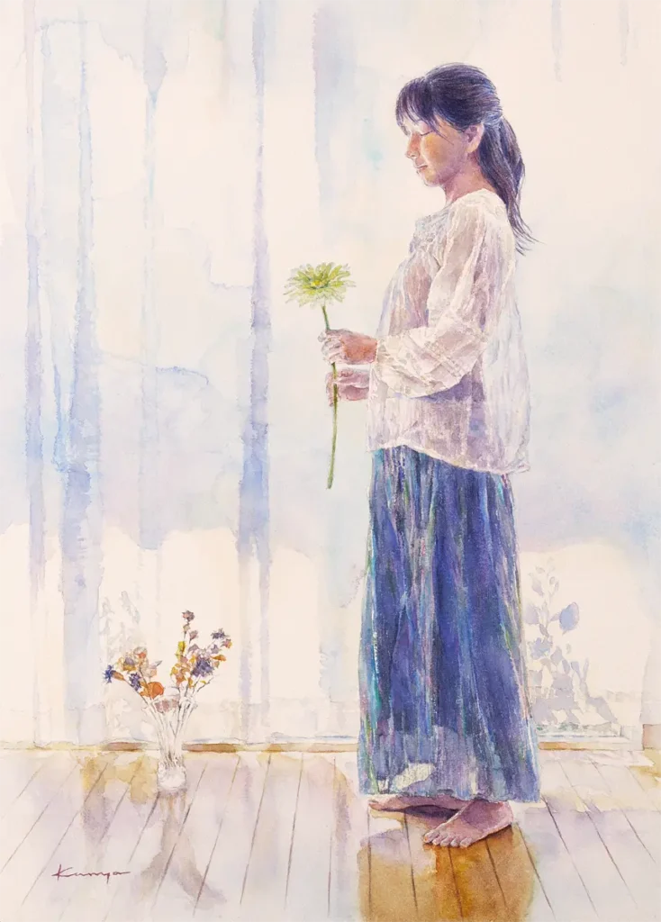 秋の早朝のやわらかな陽光の中、ガーベラを手に持つ女性を透明水彩で描いた人物画